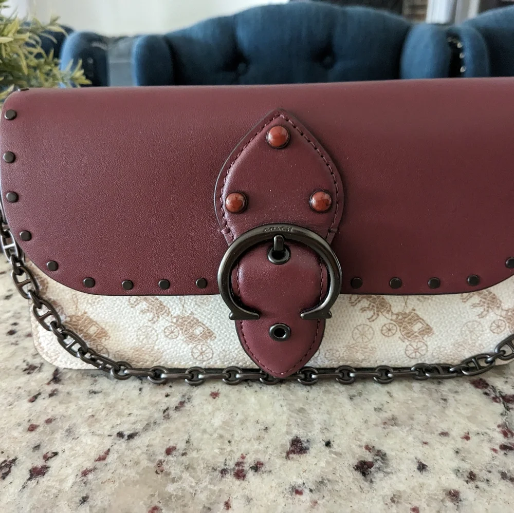 COACH - Picture 3 of 5